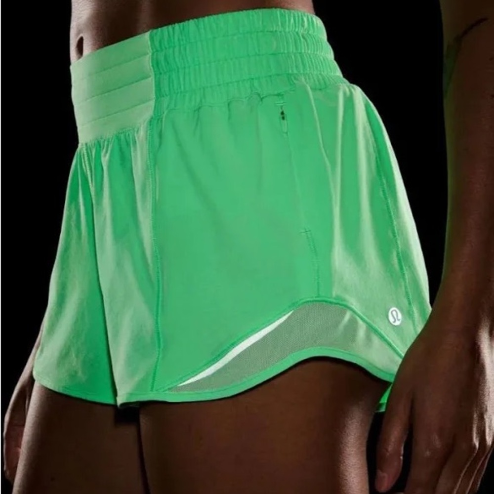 lululemon hotty hot high rise short in pistachio